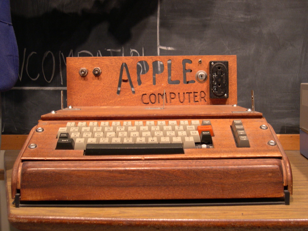 washington-d-c-museum-of-american-history-first-apple-computer